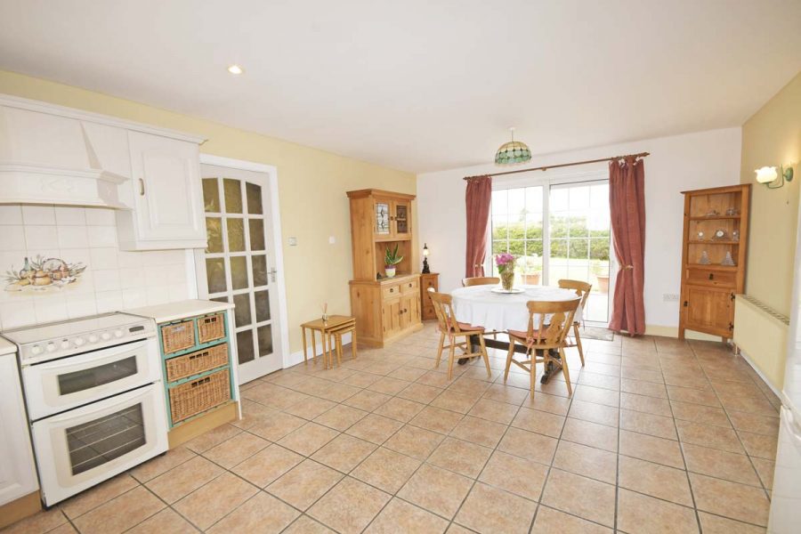 19_Kitchen Dining Area