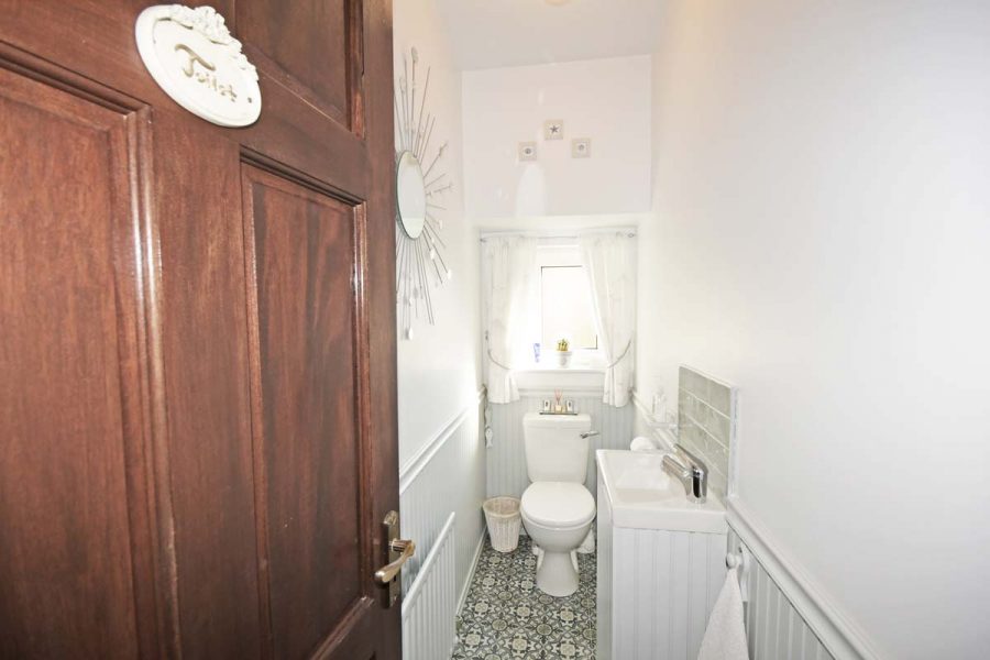 20_Upstairs toilet
