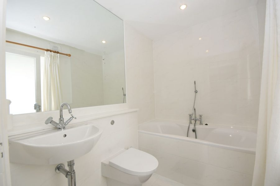 27_Ensuite off Bedroom 1