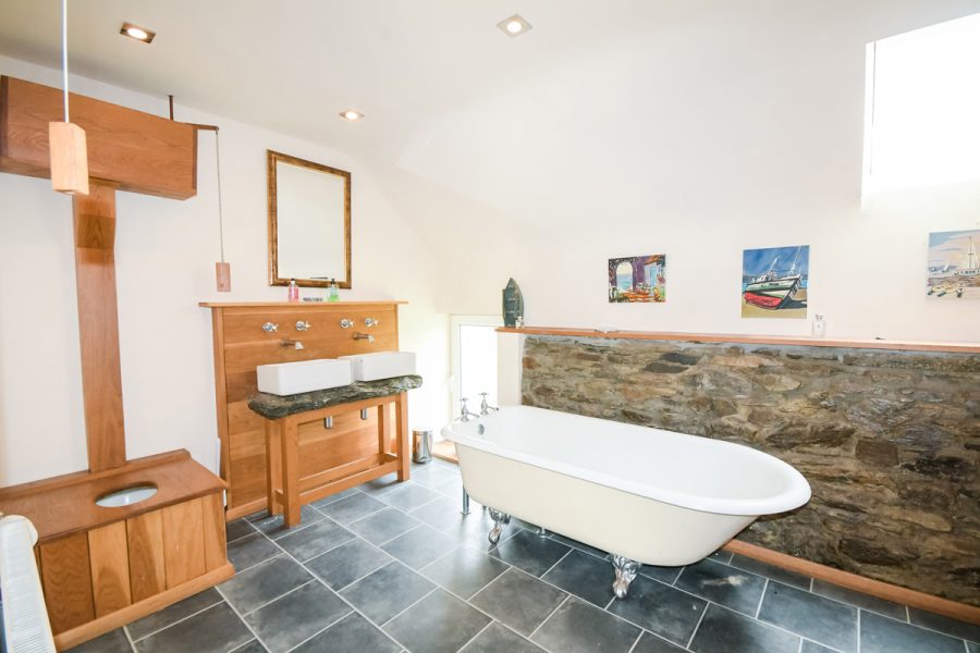 31_Family Bathroom