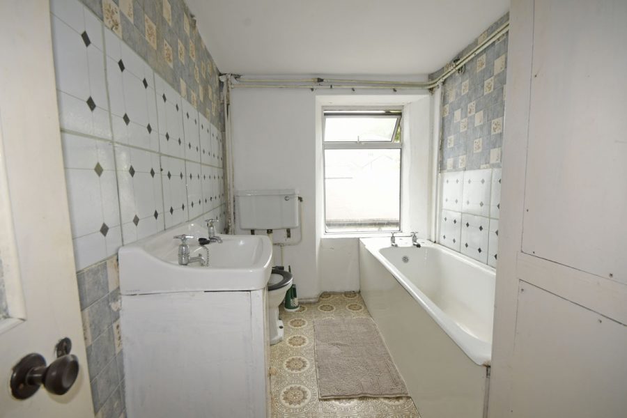37_Cottage_Bathroom