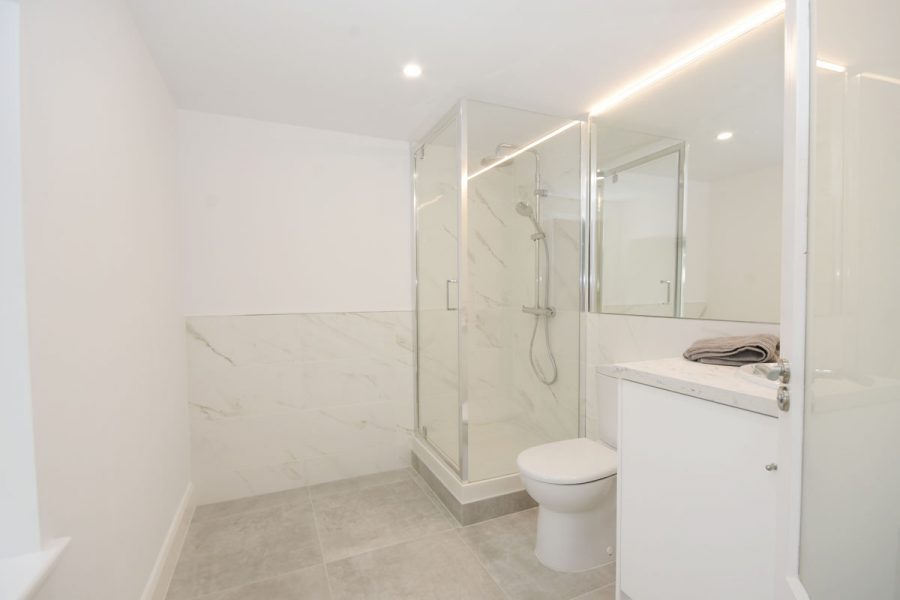 37_Ensuite off Bedroom 5