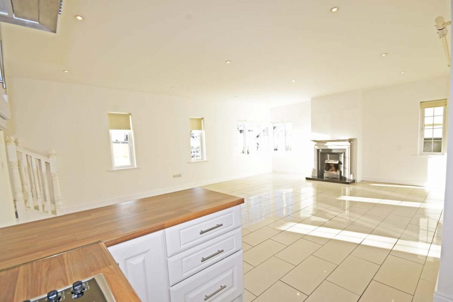 7_Living Area