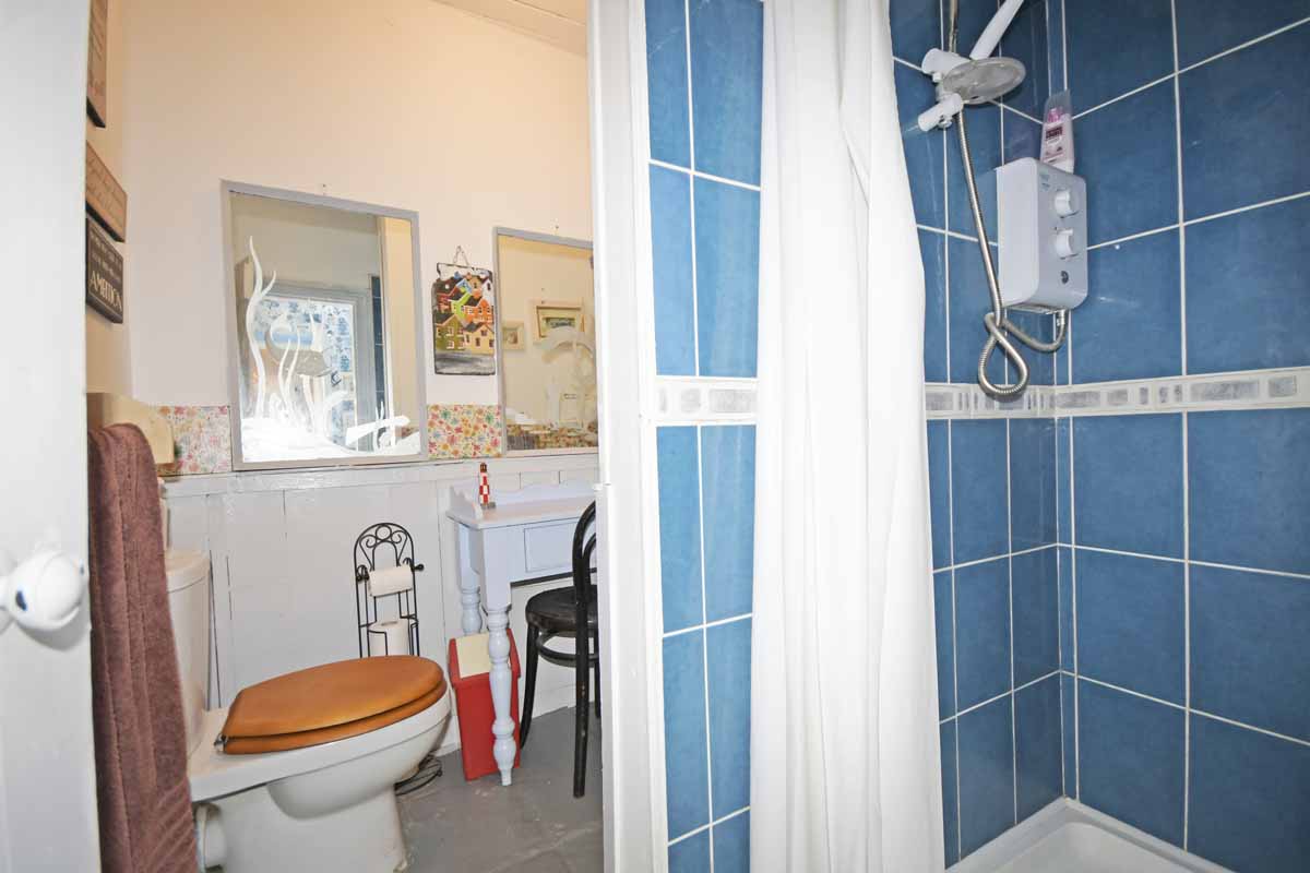 18_Shower Room