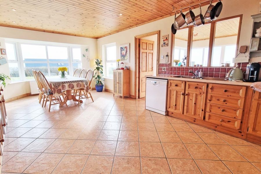 18_Kitchen Dining Area