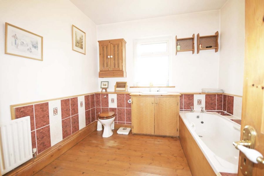 21_Family Bathroom