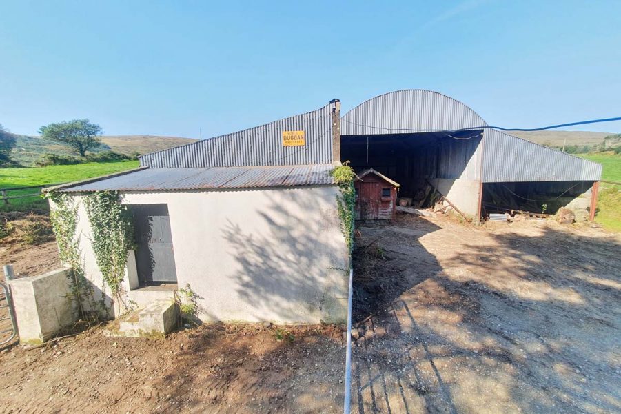 24_Shed with Leanto