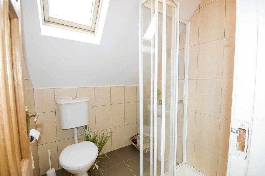 49_Studio bathroom